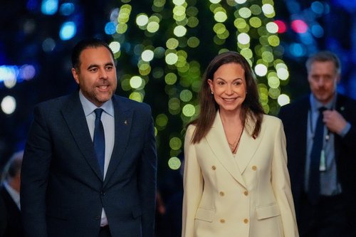 Maria Corina Machado s predsednikom norveškega parlamenta Masudom Gharahkhanijem