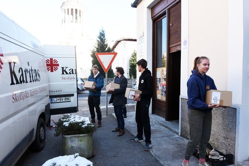 Slovenska karitas pripravlja pakete materialne pomoči