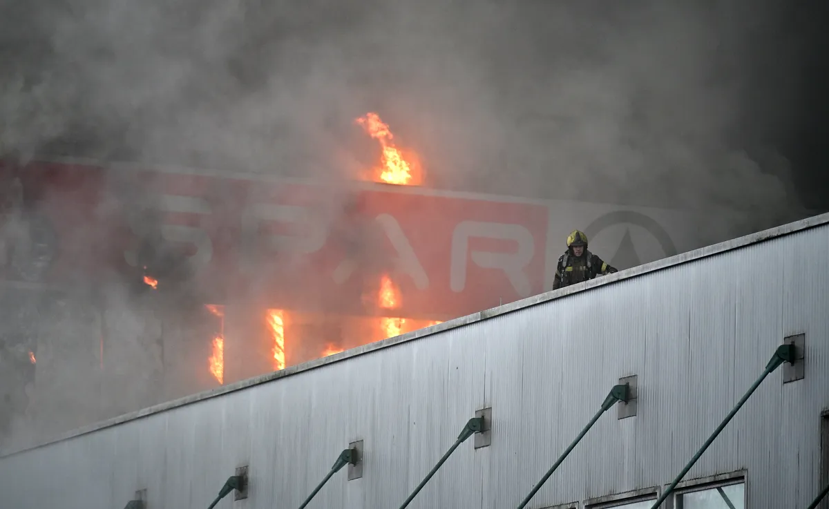 Zagorelo v skladišču Spara v Ljubljani (FOTO)