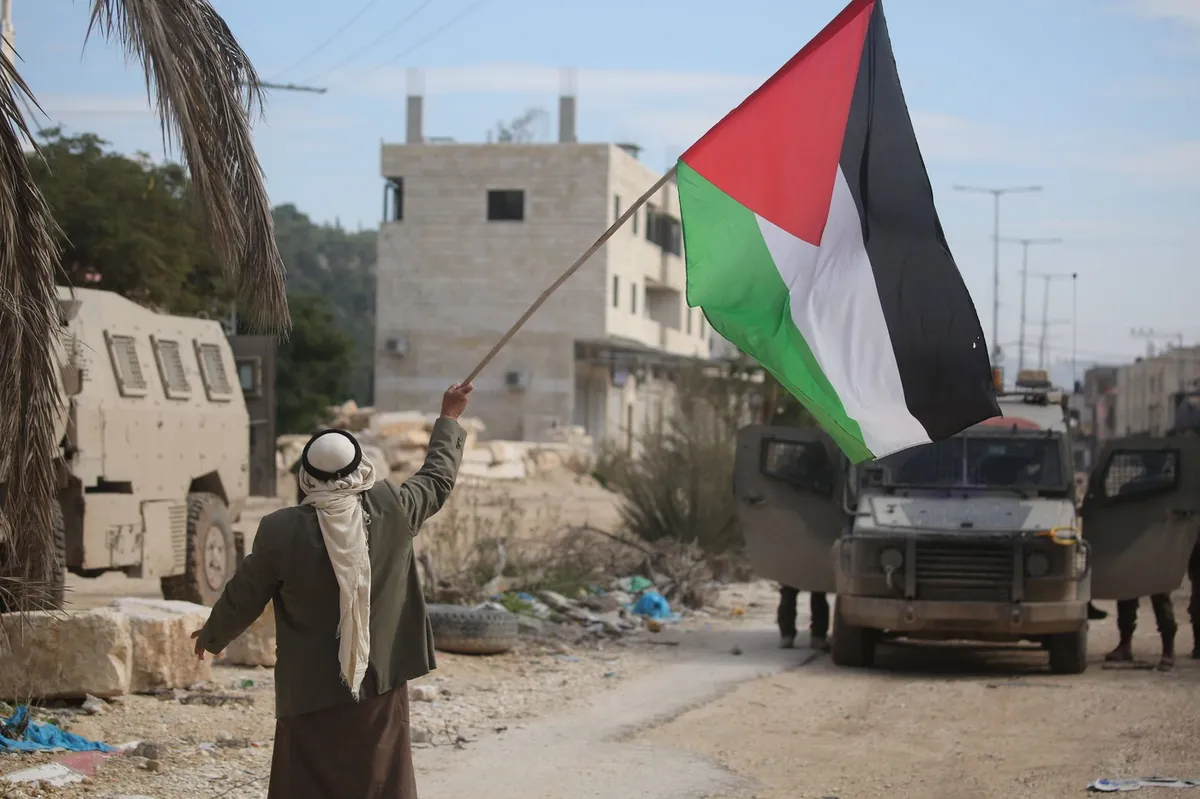 Izraelska vojska naj bi na Zahodnem bregu porušila dom stotih begunskih družin