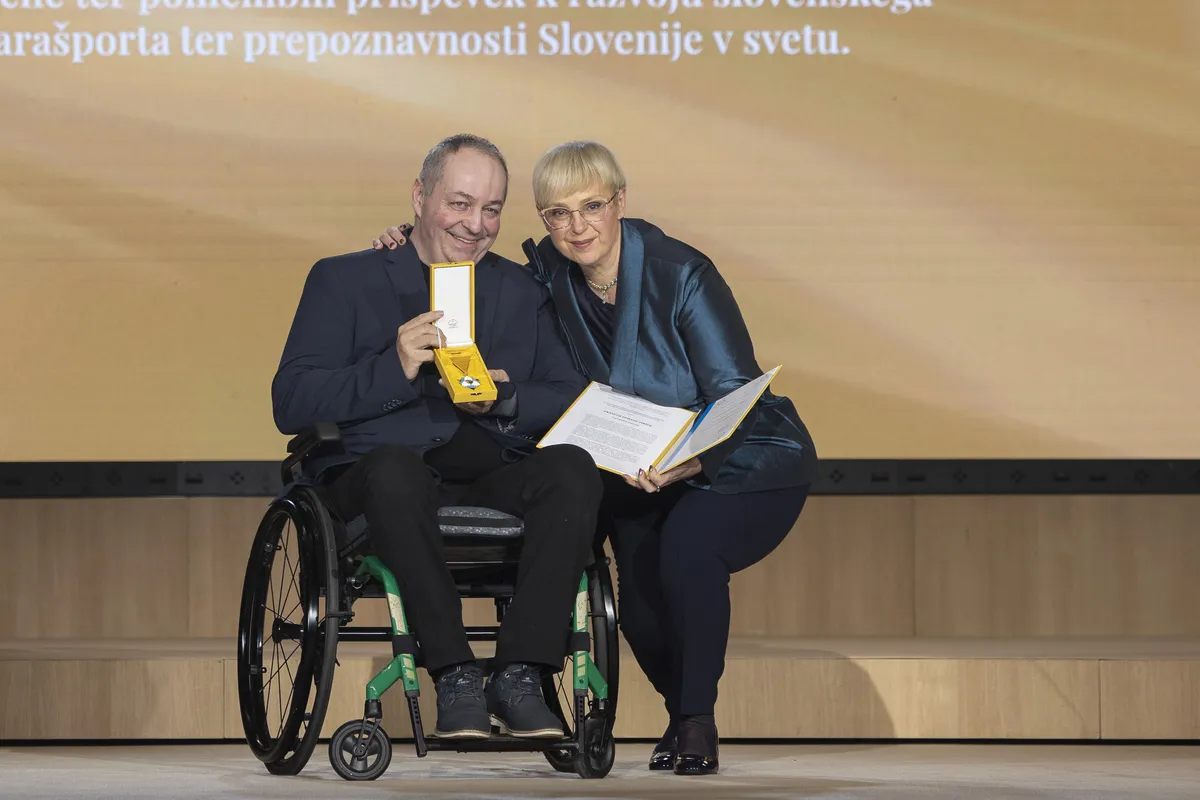 Pirc Musar podelila državna odlikovanja, zlati red parastrelcu Tiršku in Arhivu RS