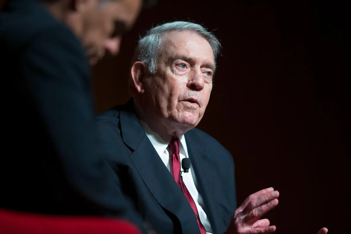 Umrl legendarni novinar, ki je intervjuval Osamo bin Ladna