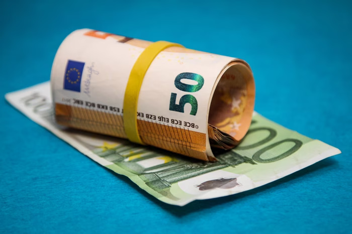 Delodajalci ostro proti dvigu minimalne plače, kritična tudi opozicija