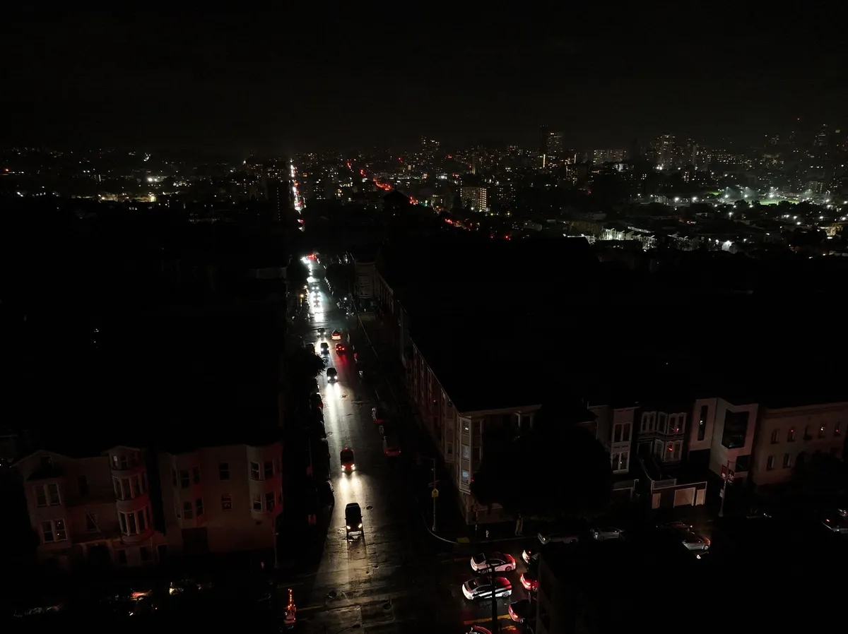 Izpad elektrike v San Franciscu: v temi ostalo okoli 130.000 ljudi