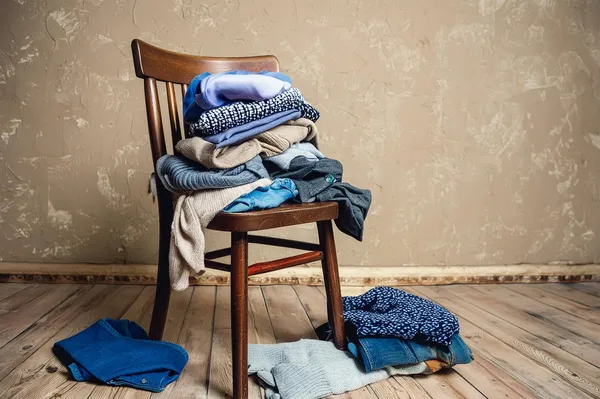 Oče je hčerkin "stol za odlaganje" spremenil v božično jelko in navdušil splet