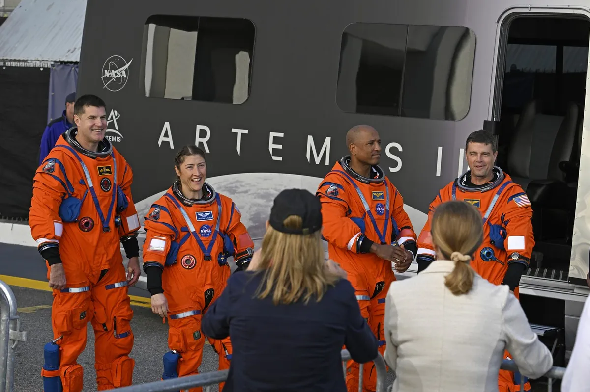 Vrnitev na Luno se približuje. Astronavti preizkusili obleke