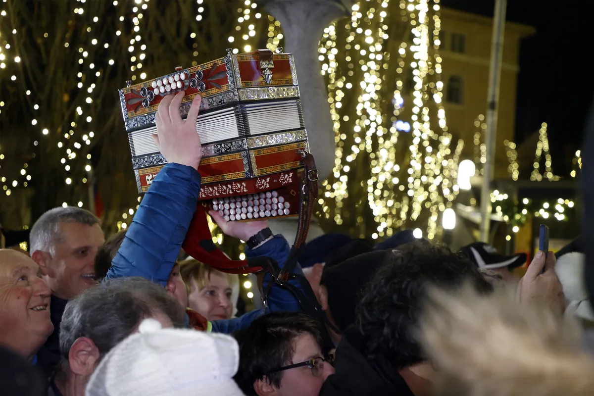 Policija o shodu harmonikarjev