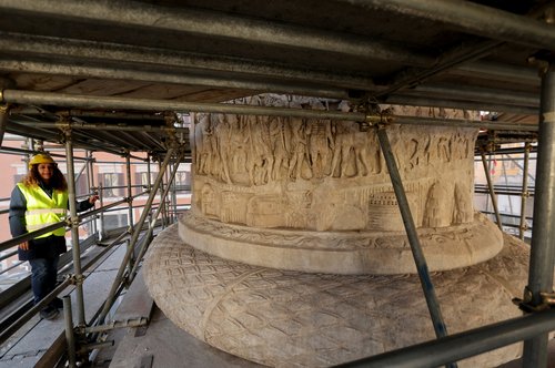 Starodavni rimski steber Marka Avrelija