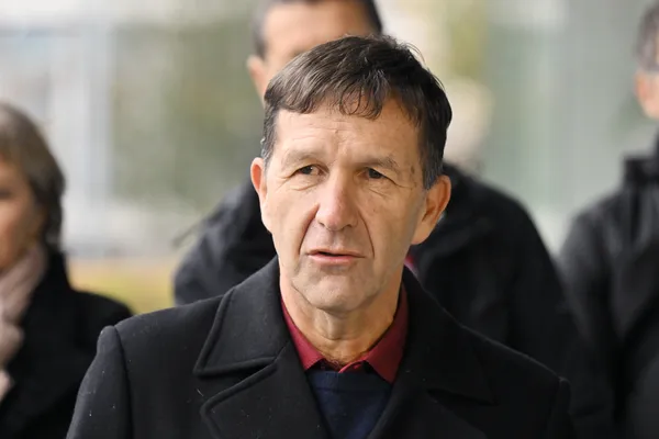 S tožbo zahtevajo razveljavitev referenduma: "Zdravniki in Cerkev so nedopustno izkoristili svoj vpliv"