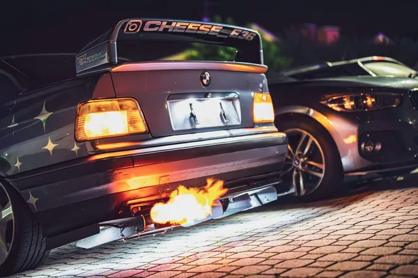 Moteče glasni avtomobili: evropska pravila vse strožja, kakšne so kazni pri nas?