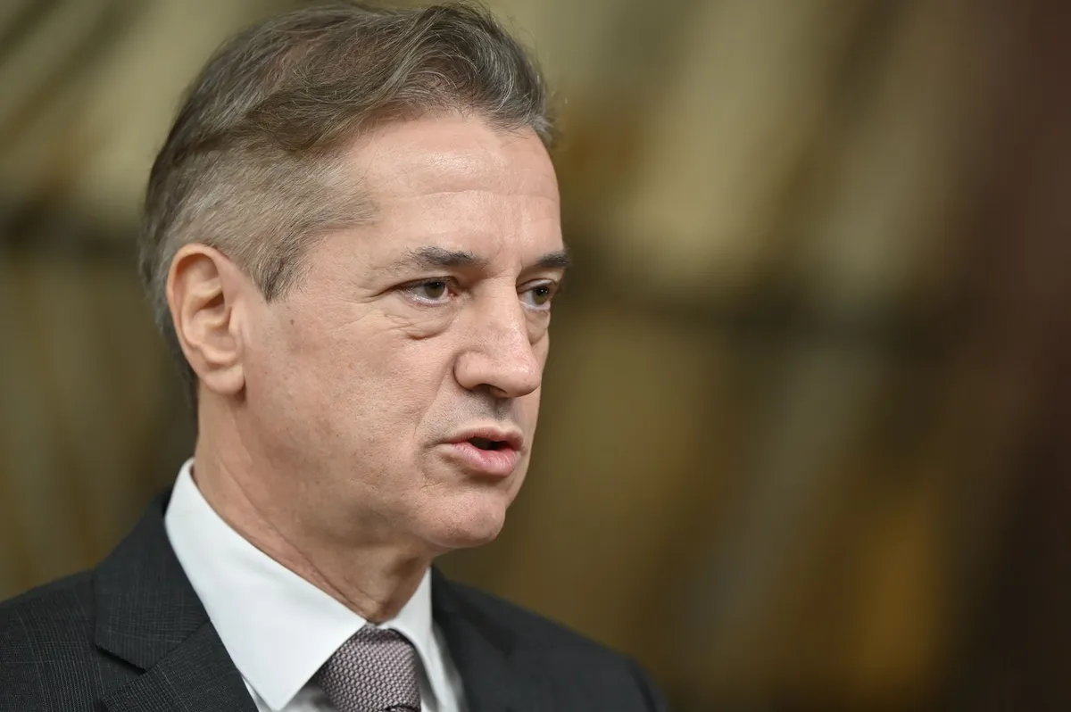 Premier Golob obiskal UKC Ljubljana in onkološki inštitut ter pohvalil predano osebje v zdravstvu