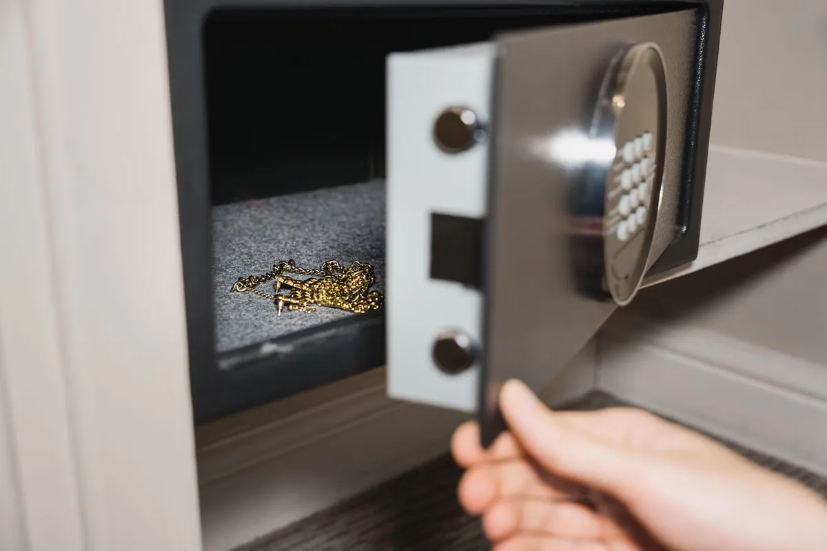 Še en rop v Nemčiji: tokrat iz sefov izginila večja količina zlata