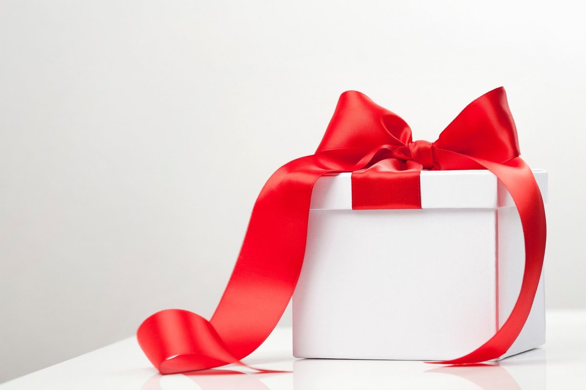 Prijateljici iz otroštva je podarila darilo, ki je postalo viralno