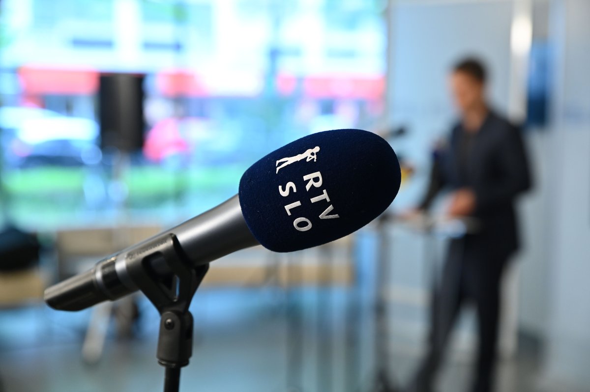 RTV Slovenija se je morala zadolžiti, da bi izplačala plače 2.003 zaposlenim