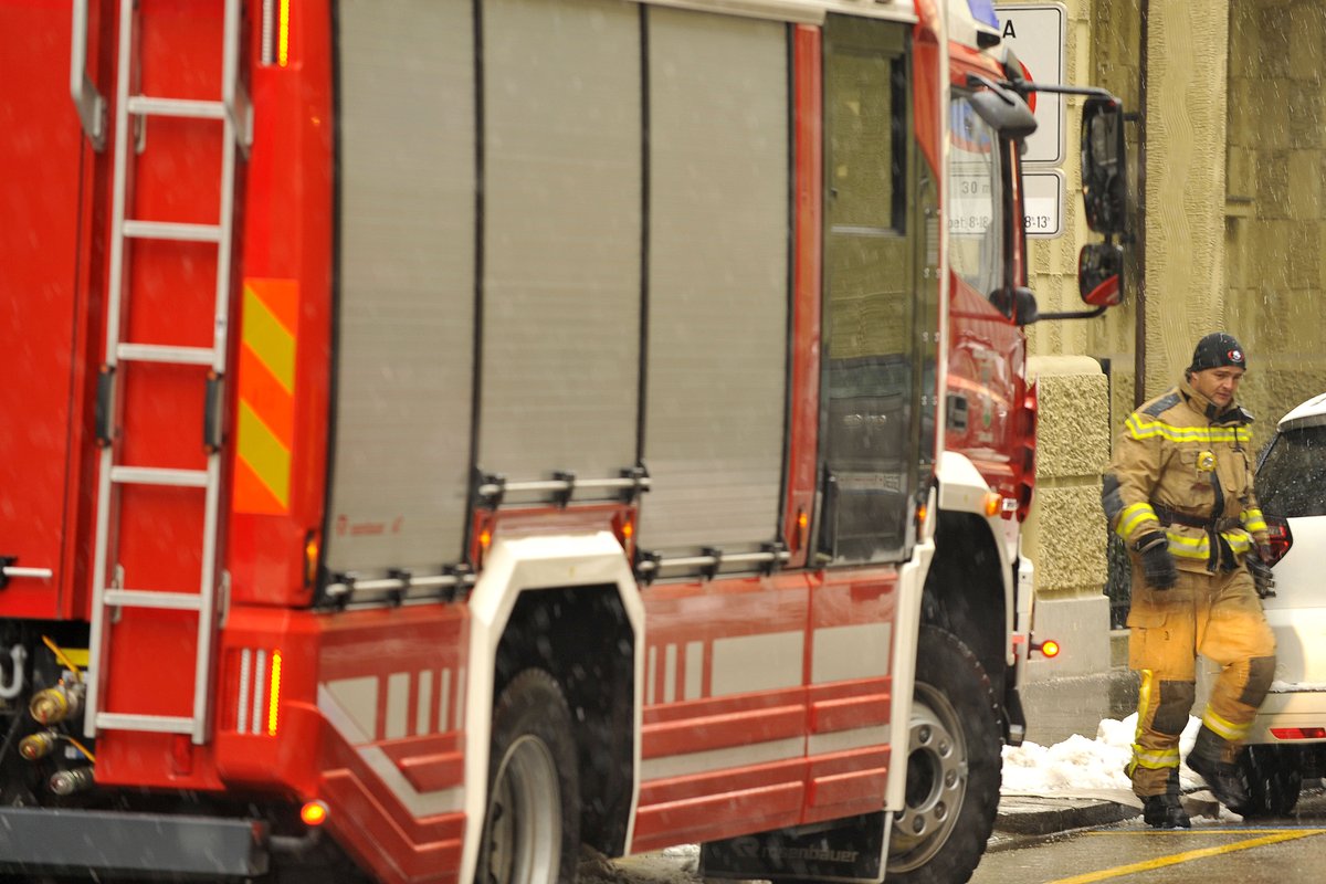 Zagorelo v stanovanjski hiši pri Novi Gorici: več oseb prepeljali v bolnišnico