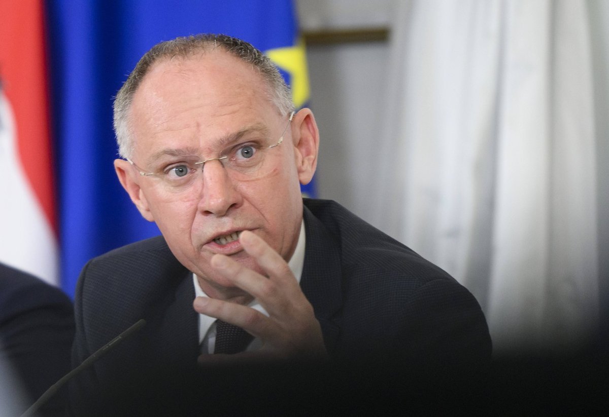 Avstrijski notranji minister obiskal Peršmanovo domačijo