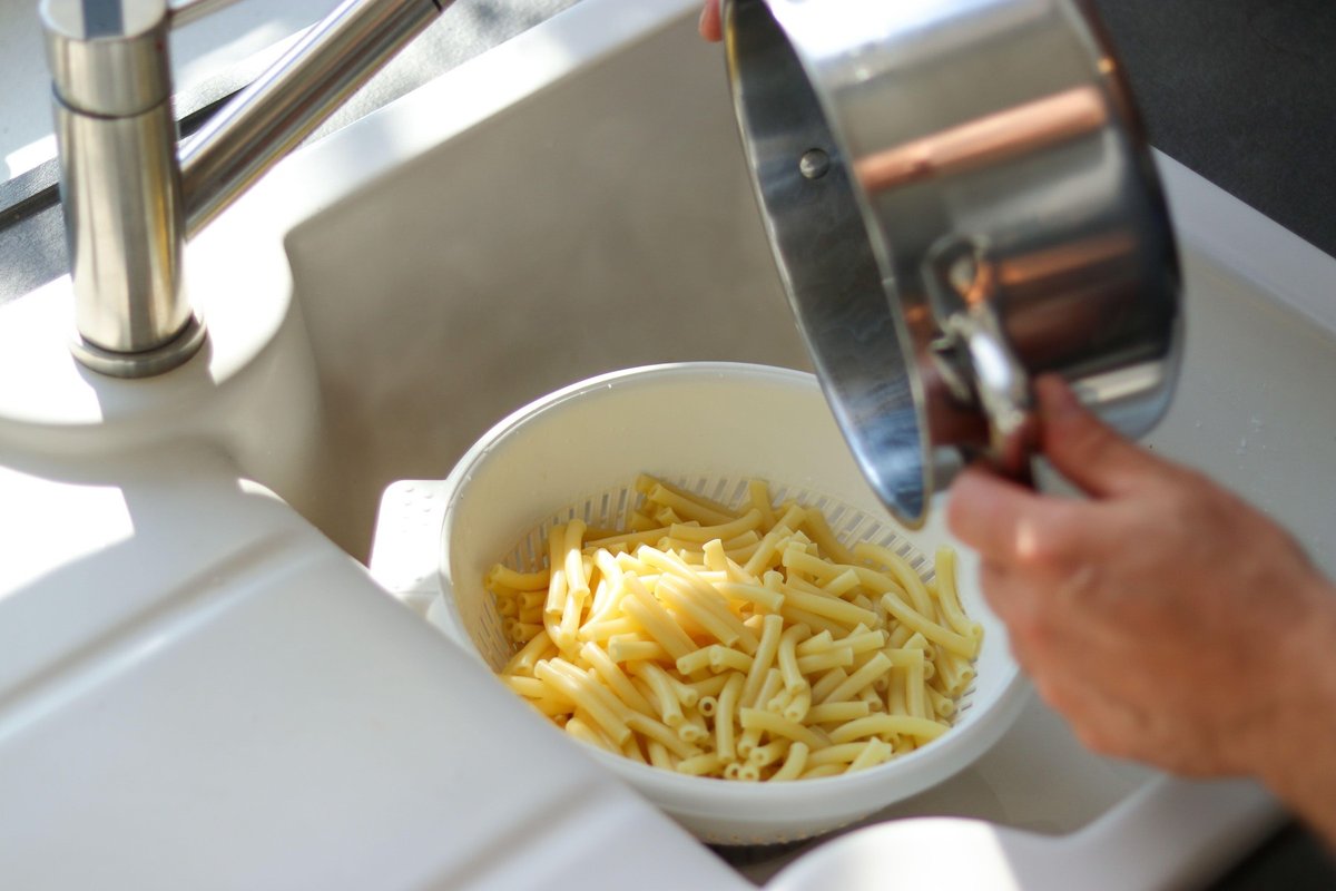 Bi morali testenine po kuhanju sprati? Kuhar Barille končno razrešil dilemo