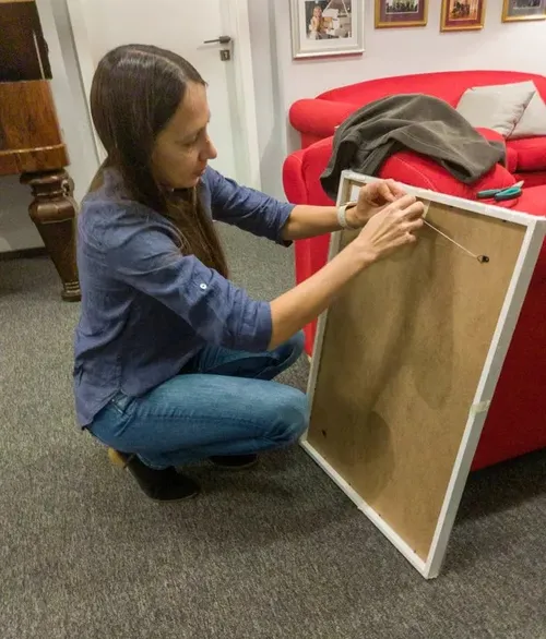 Razkrivamo: ob aretaciji razbili okna, da bi vohuna dobili 