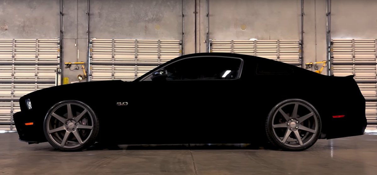 Je to najbolj črn avto v vesolju?