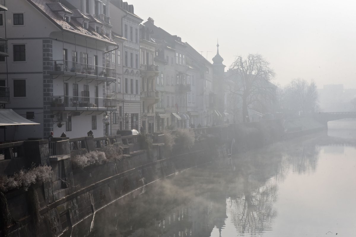 Temperature bodo tekačem v Ljubljani naklonjene, bodo pregnali tudi meglo?