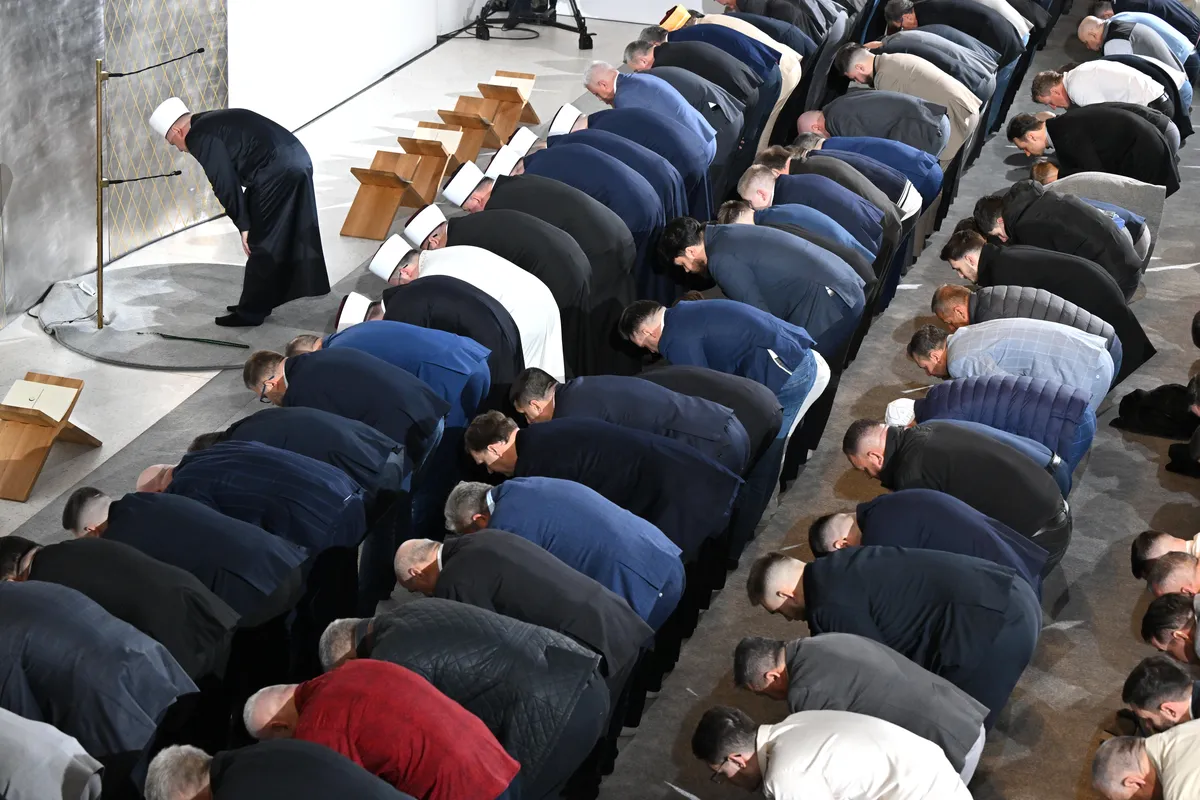 Ob sončnem zahodu muslimani začenjajo postni mesec ramazan