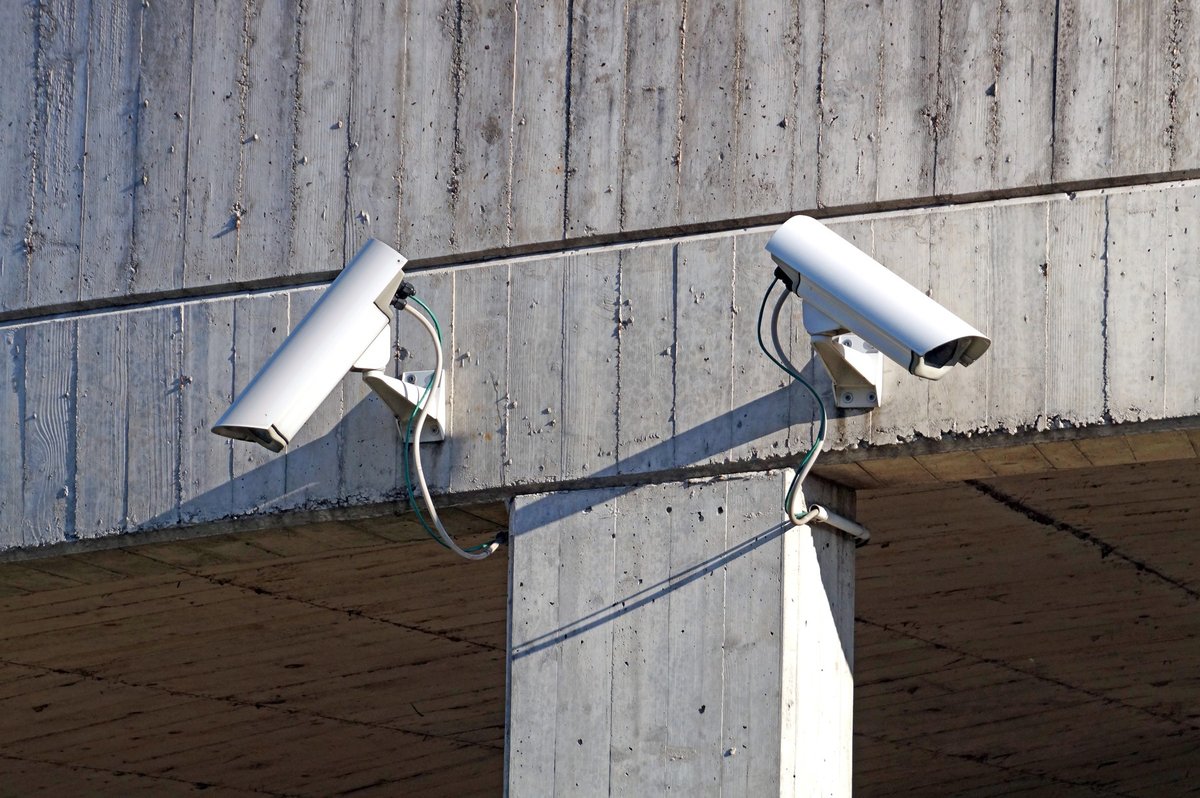 Informacijski pooblaščenec o videonadzoru na javnih površinah: Zakon je strog