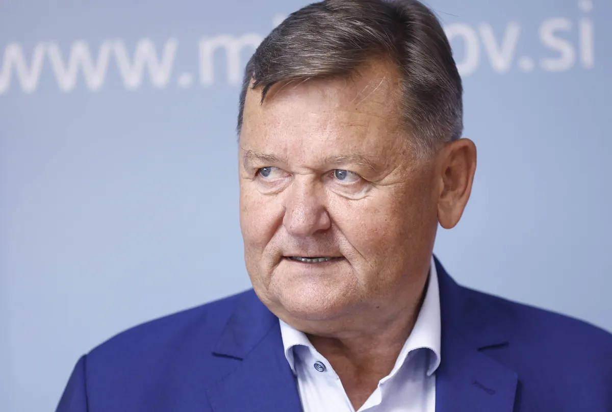 Minister Jevšek umaknil kandidaturo za veleposlanika v Sarajevu