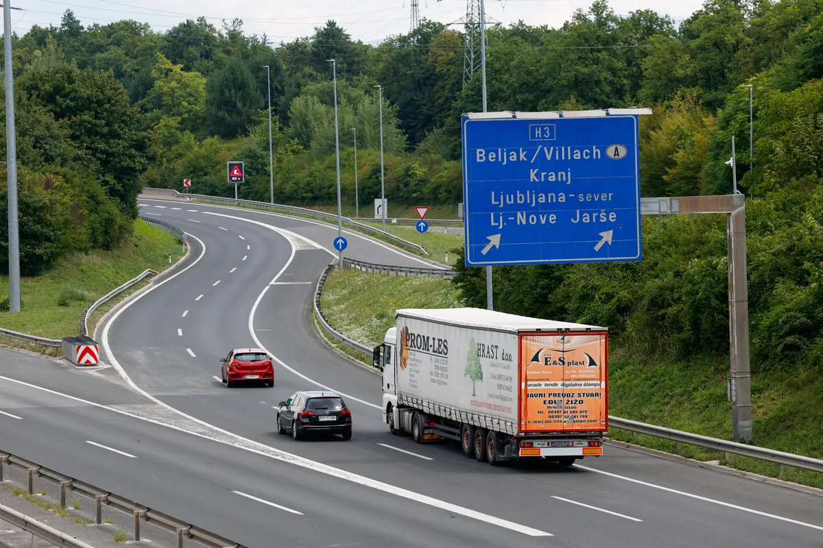 Zaradi prometne nesreče je zaprta štajerska avtocesta