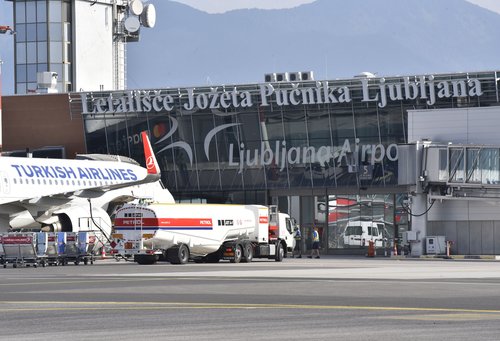 Letališče Jožeta Pučnika.Turkish airlines,brnika,ljubljana