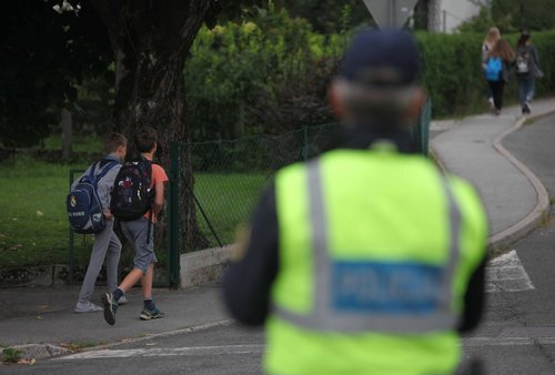 šola, policija, šolska pot, prvi šolski dan, učenci, šolarji