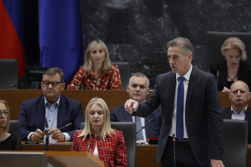 Robert Golob na seji DZ