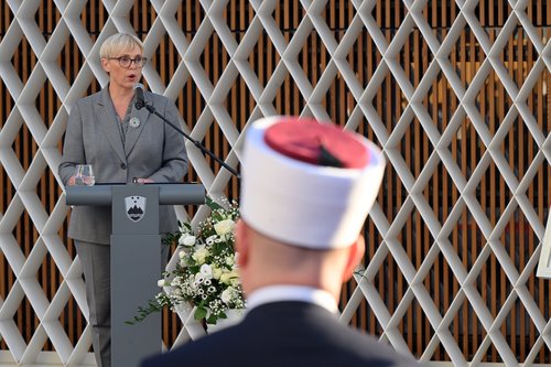 Nataša Pirc Musar na spominski slovesnosti ob 30. obletnici genocida v Srebrenici