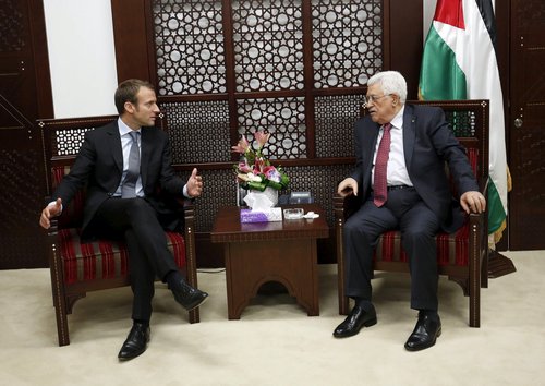 Palestinski predsednik Mahmoud Abbas in Emmanuel Macron leta 2015
