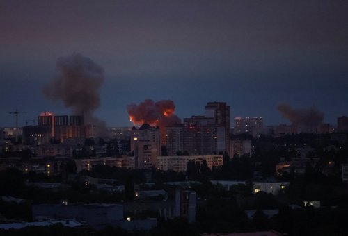 Ogenj in dim po ruskem napadu na Kijev