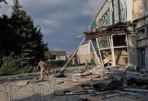 Prebivalec v mestu, ki ga je razdejal ruski napad