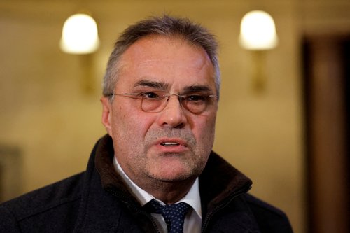 FILE PHOTO: Former domestic intelligence official Egisto Ott looks on in a courtroom, where he is accused of having passed confidential information, in Vienna, Austria, November 8, 2024. REUTERS/Lisa Leutner/File Photo