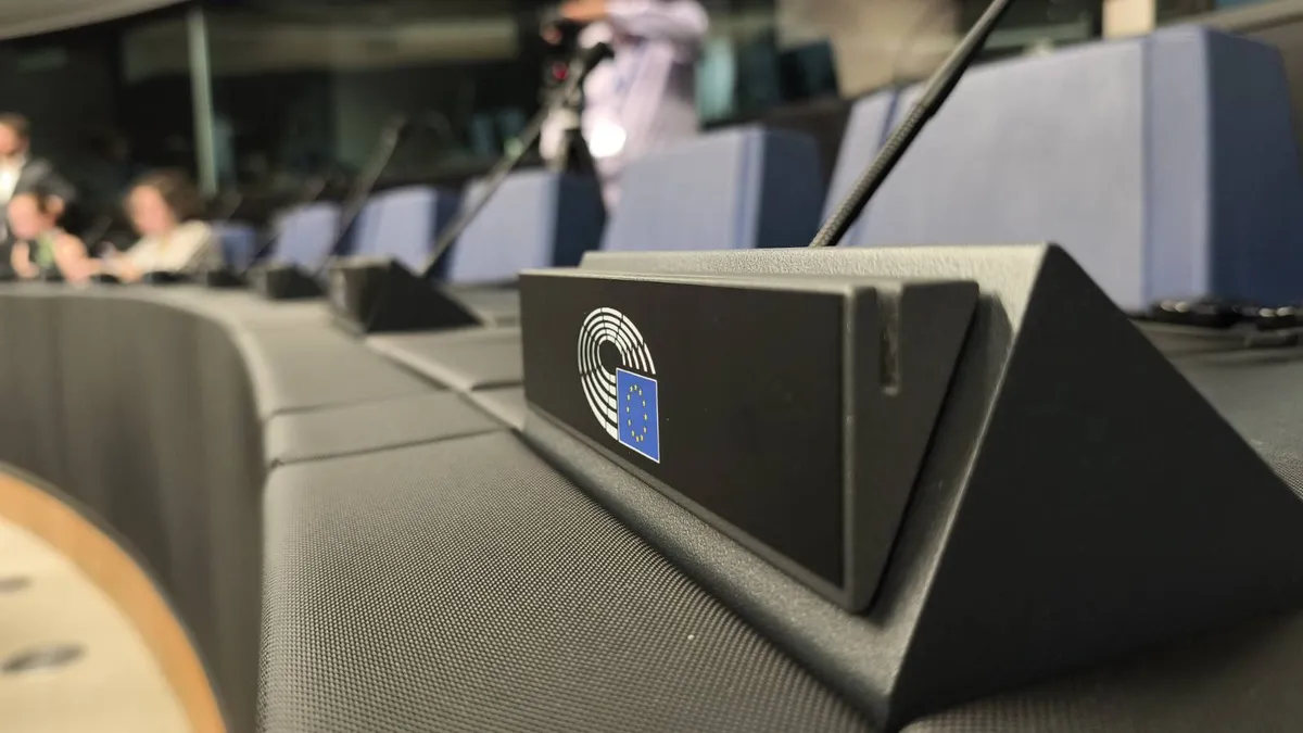 Evroposlanci podprli predlog, ki omogoča glasovanje tudi med materinskim dopustom