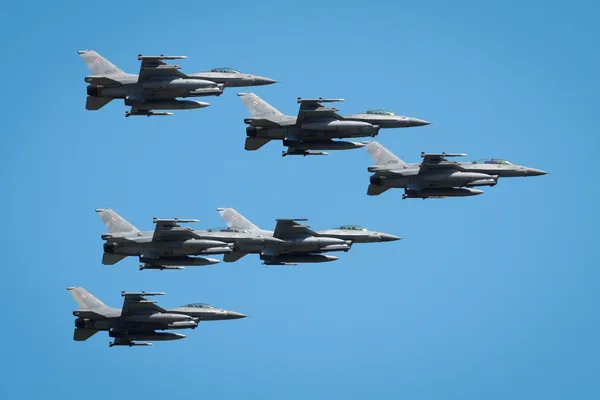 Poljski lovci prestregli rusko letalo, ponoči opazili tudi več sumljivih letečih predmetov