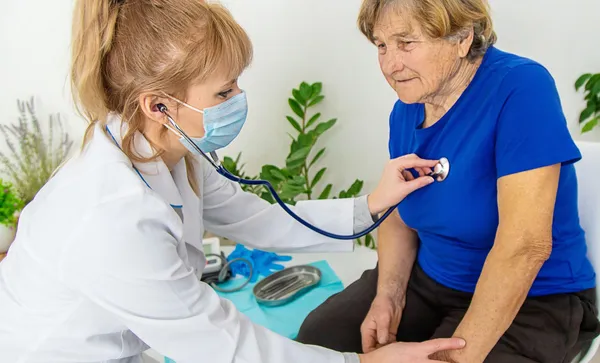 Preselil se je na Švedsko in doživel razočaranje: "Bog ne daj, da bi potreboval zdravnika"