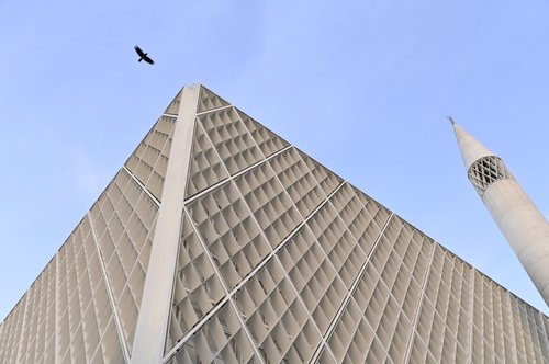 džamija, Islamski verski in kulturni center