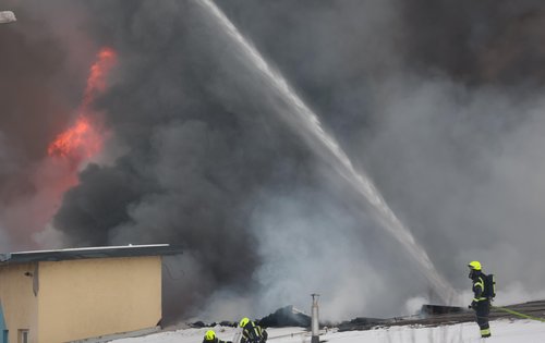 požar, škofja loka, gasilci, dim