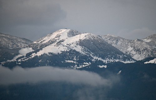 Gore pobelil prvi letošnjih sneg