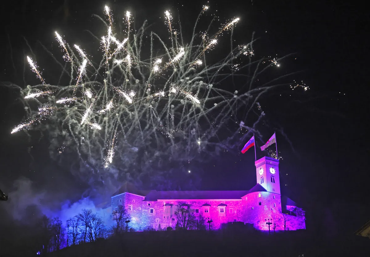 Množice po Sloveniji skočile v leto 2026 (FOTO)