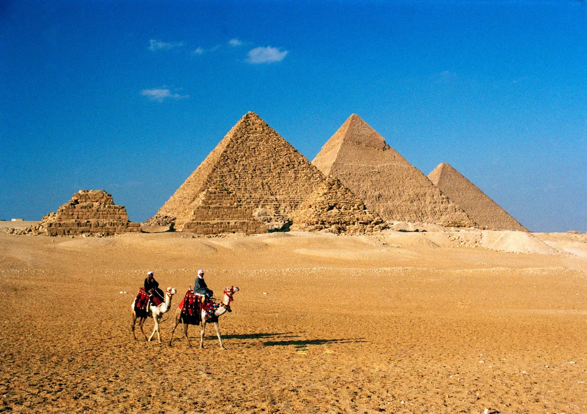 Veste, koliko stranic ima največja piramida v Gizi? Odgovor ni štiri