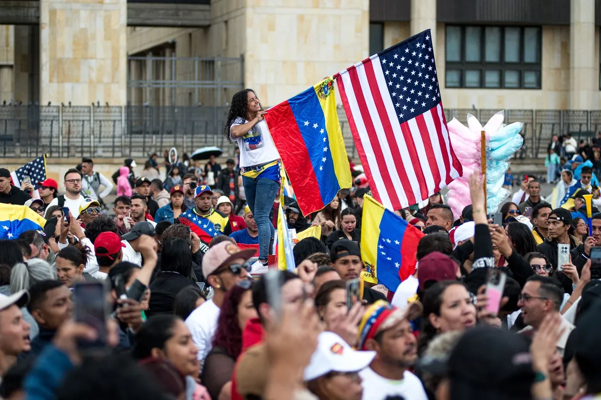 Venezuelci v tujini praznujejo, v ZDA protestirajo