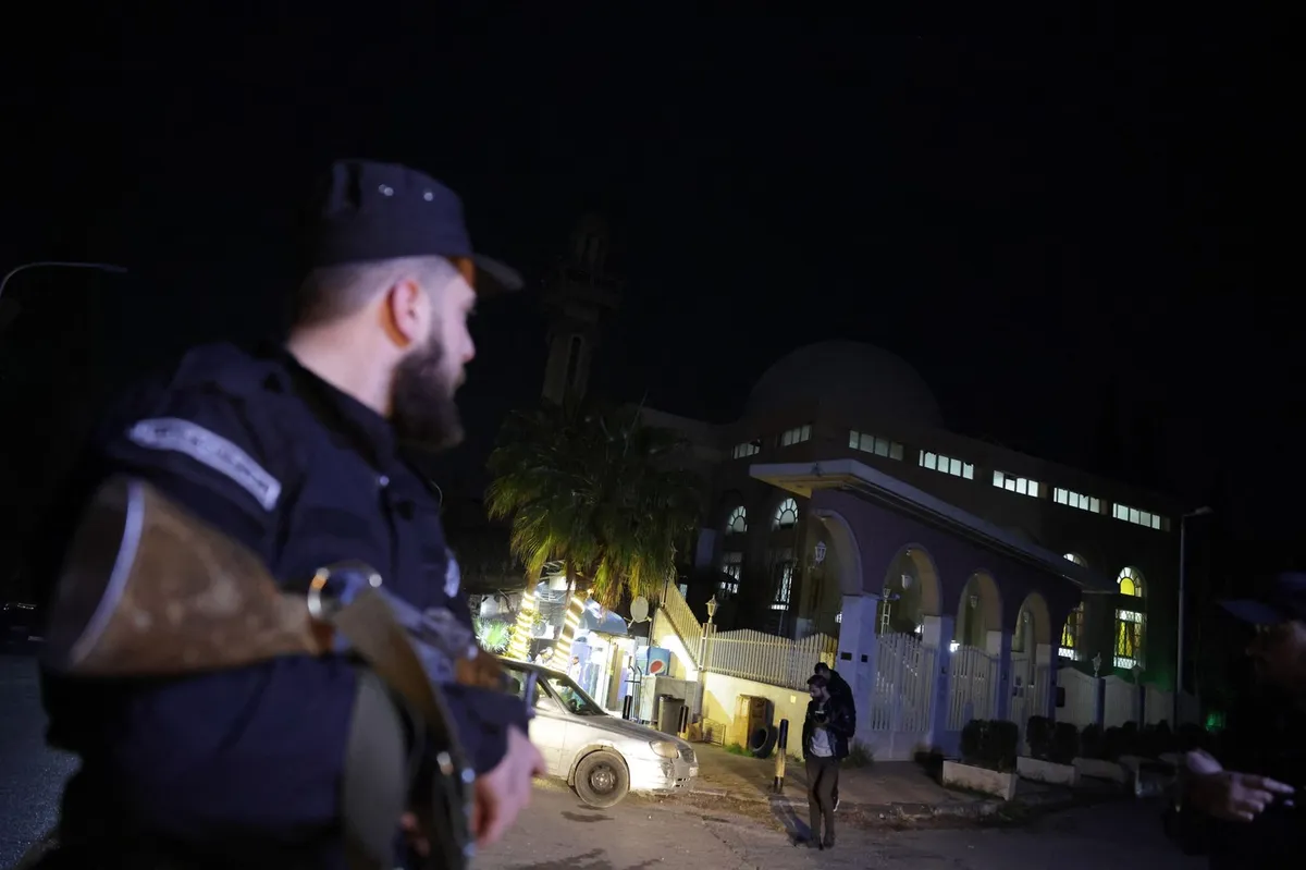 Velika Britanija in Francija napadli domnevno skladišče orožja Islamske države v Siriji