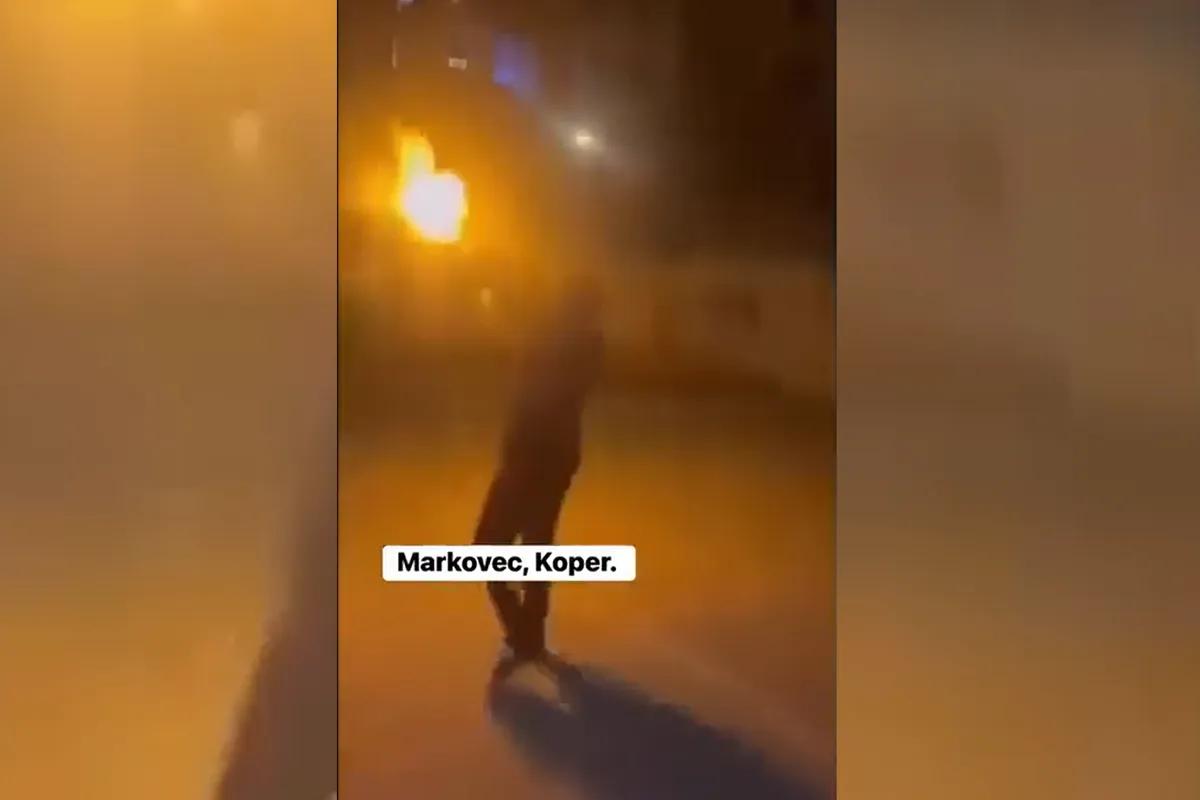 Mladostniki v Kopru blok obstreljevali z novoletnimi raketami