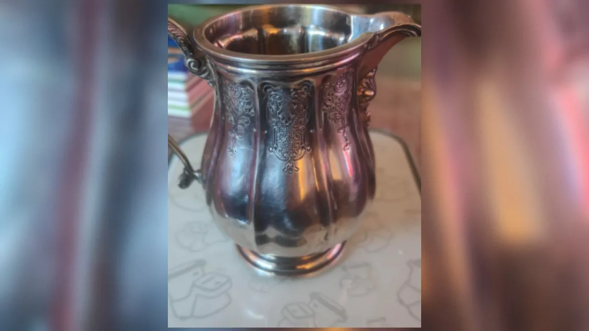 Kupil vrč za slabe tri evre, nato pa je pogledal na dno