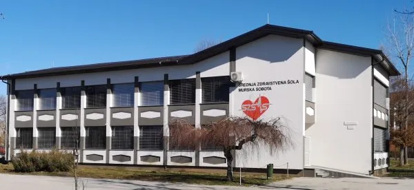 Na prekmurski šoli dijak z nožem napadel dijakinjo