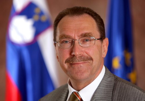 Božo Cerar, portret